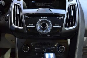 hệ thống âm thanh xe ford focus 2017