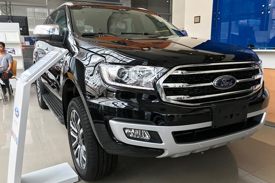 Ngoại thất Ford Everest Ambiente 2.0L MT 4x2 - Hình 1