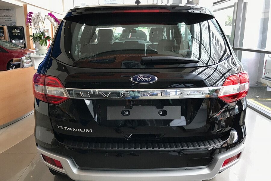 Ngoại thất Ford Everest Ambiente 2.0L MT 4x2 - Hình 11